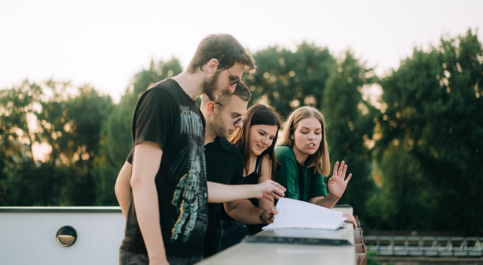 velickovic works on laptop
